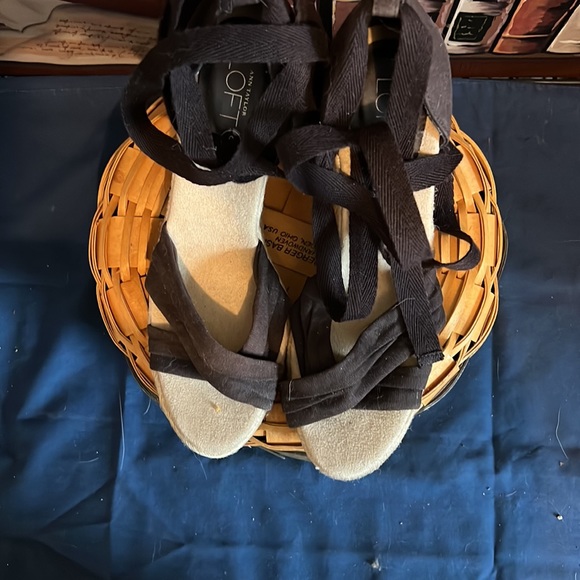 NWT Brown Tie on Wedge Sandals Loft Brand Size 6 - Picture 5 of 9